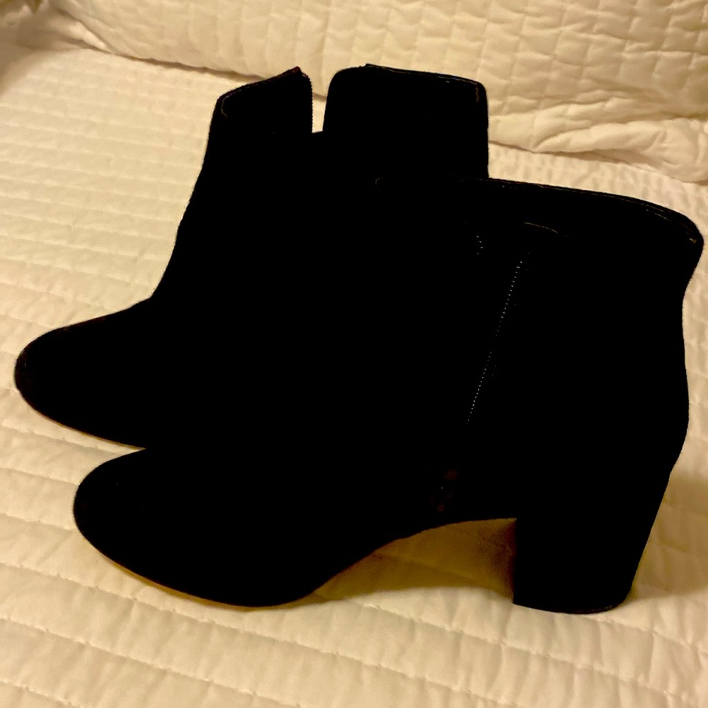 SUEDE BOOTS , 🥾, BLACK , LIKE NEW , GOOD CONDITION, WORN 1x , INC , DSW store